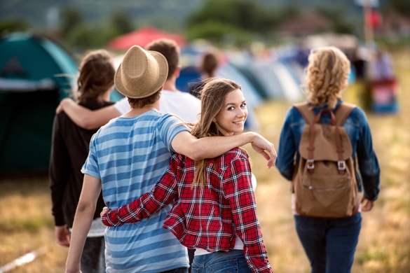 virgo-man-with-girlfriend-at-summer-festival